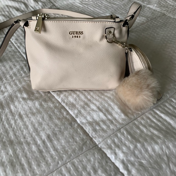 SOLD!!!  GUESS Crossbody Purse - Picture 2 of 5